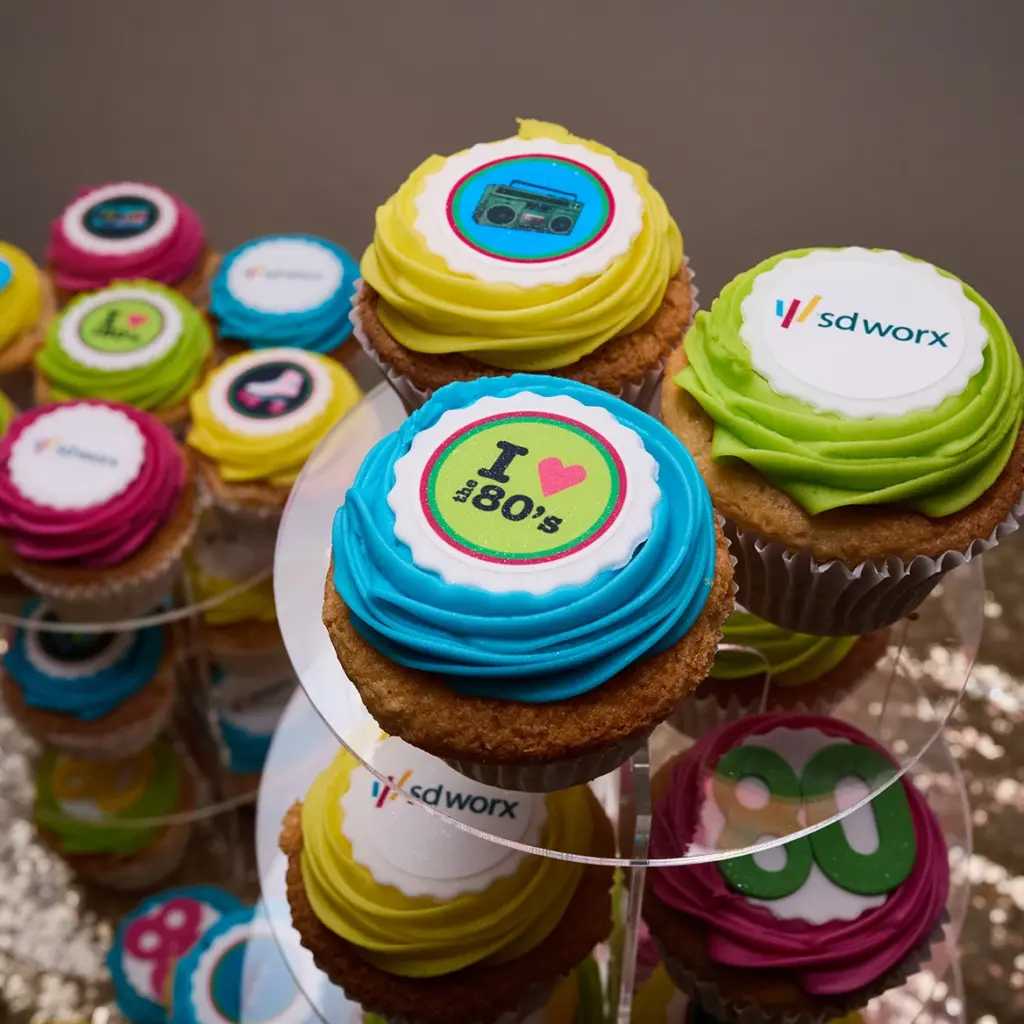 80s themed cupcakes