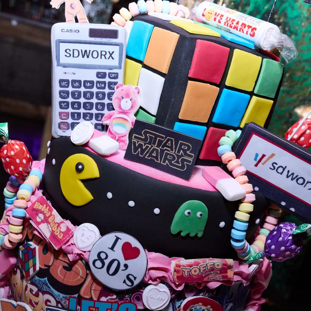 80s themed cake